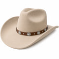 Sombrero vaquero beige con detalles metálicos