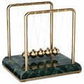 Péndulo de Newton Decorativo con Base de Mármol Verde y Esferas Doradas
